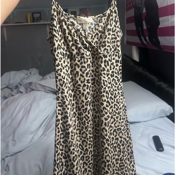 XS slip cheetah dress, very cute not too short - Picture 2 of 3